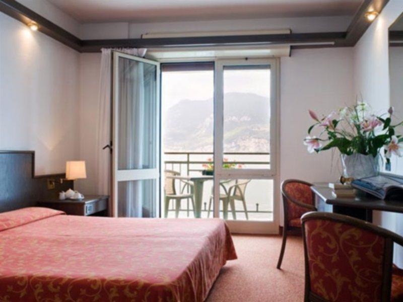 Hotel Drago Brenzone sul Garda Exterior photo