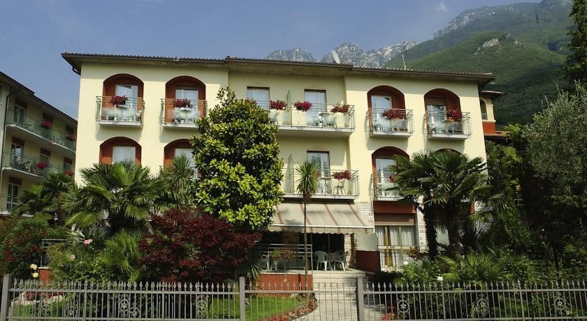 Hotel Drago Brenzone sul Garda Exterior photo